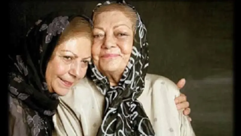 عکس نایاب و دیدهنشده ثریا قاسمی در آغوش مادر هنرمندش که دلها را لرزاند