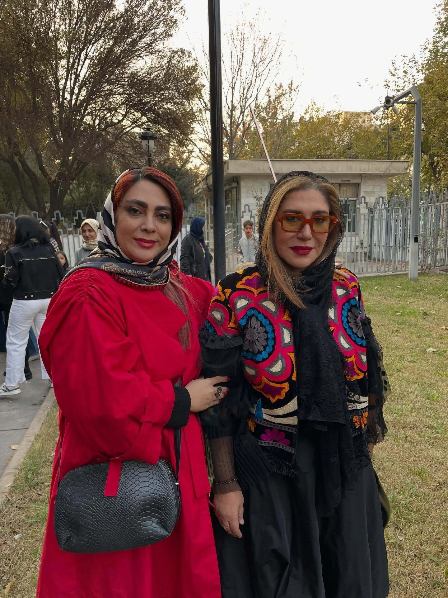 استایل چشمگیر حمیرا ریاضی و نسیم ادبی در کنسرت بانوان استایل چشمگیر حمیرا ریاضی و نسیم ادبی در کنسرت بانوان