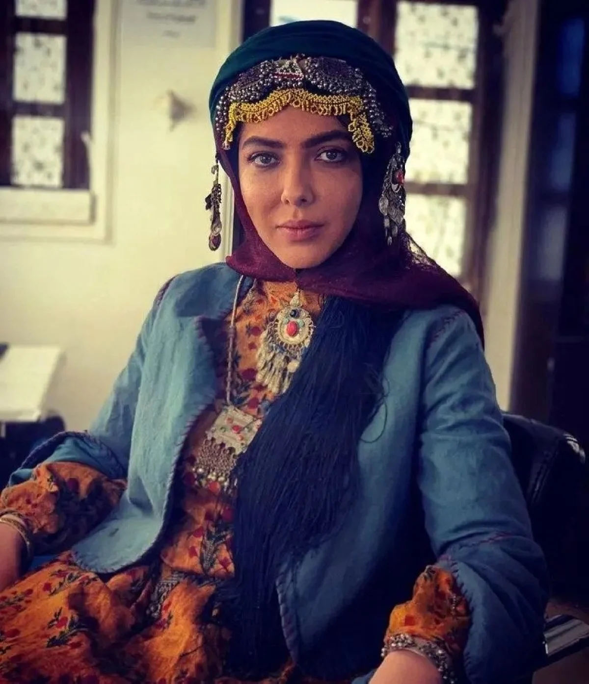 لیلا اوتادی با لباس سنتی قشقایی؛ اصالتی ایرانی و استایلی چشم‌نواز