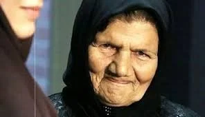 سفر در زمان| عسل خاله در حال تماشای سریال پایتخت در خانه اش؛ سال 98؛ چقد پیر شده