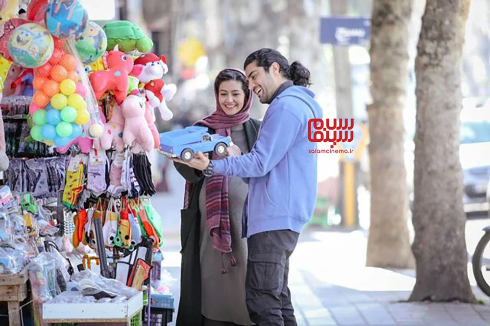 دو روز دیرتر؛ چرا این فیلم کمدی در گیشه موفق اما داستانش تکراری است؟ - تصویر شاخص