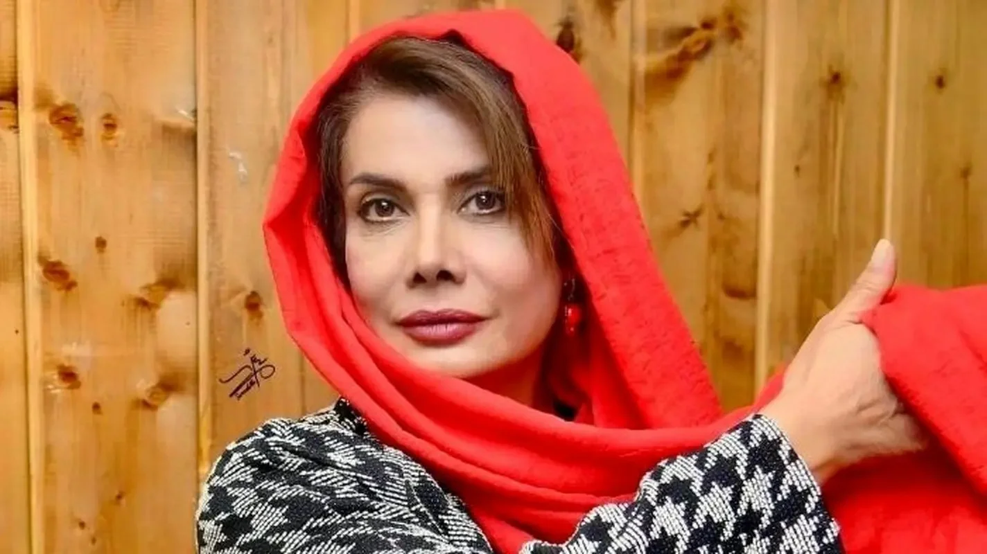 سفر زمان| عاطفه رضوی در 23 سالگی با لباس عروس؛ سال 70 - تصویر شاخص