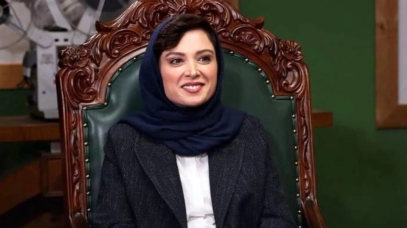 سفر زمان| چهرۀ بامزه فرناز رهنما در 28 سالگی در دومین فیلمش؛ سال 88 - تصویر شاخص