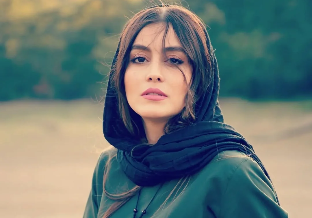استایل متفاوت و جذاب فهیمه مومنی بازیگر «بادار»؛ نگاهی به زندگی خصوصی با همسر و پسرش - تصویر شاخص