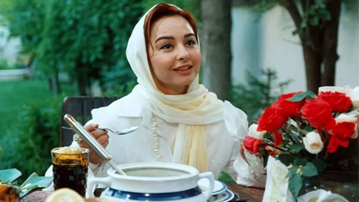 سفر زمان| چهرۀ ماهایا پطروسیان 22 ساله در ناصرالدین شاه، آکتور سینما - تصویر شاخص