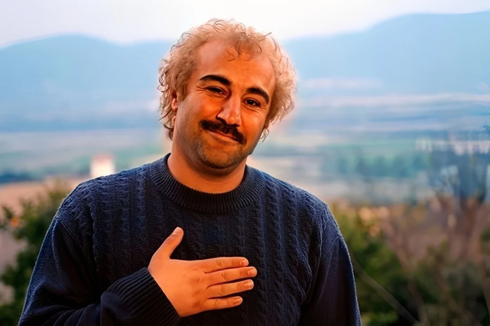 رازهای زندگی خصوصی محسن تنابنده و همسرش روشنک؛ نام و تصاویر فرزندان نقی پایتخت فاش شد! - تصویر شاخص
