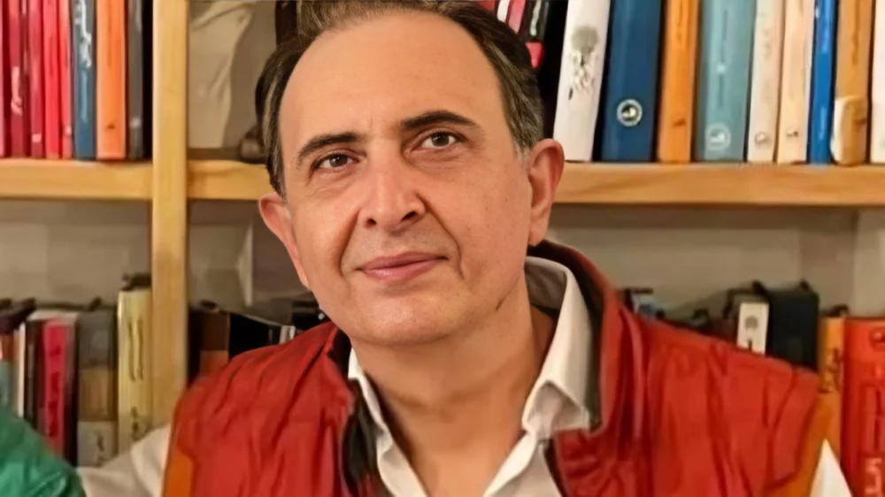 بیوگرافی بیژن اشتری و همسرش؛ مترجمی که تاریخ را زنده کرد و راز پشت درگذشتش چیست؟ - تصویر شاخص