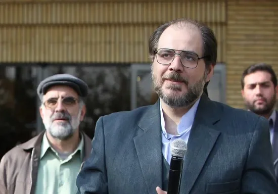 سفر در زمان| چهره بامزه خسروخان در پشت صحنه سریال سوجان؛ سال 1403 - تصویر شاخص