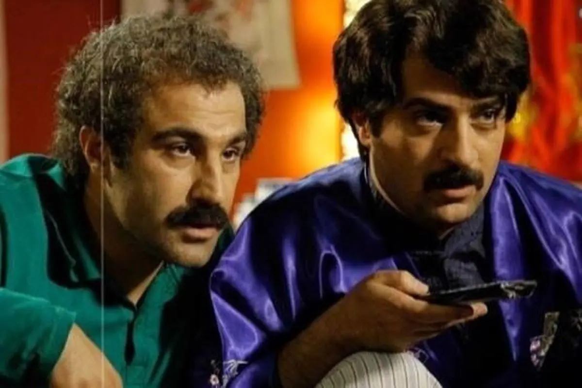 سریال پایتخت 7 با حضور نقی و ارسطو روی دیوار بزرگ چین؛ سفری به سال 94 - تصویر شاخص