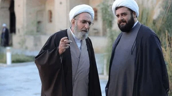 حضور جنجالی هومن برق‌نورد با لباس روحانی در روز عاشورا؛ واکنش‌های متفاوت مردم در مسجد! - تصویر شاخص