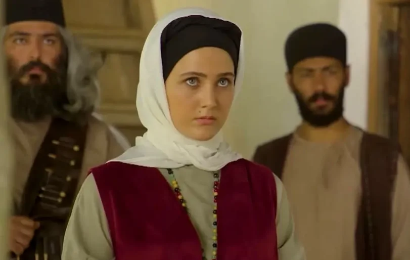عکس| سفر زمان؛ چهرۀ «بانو» (سریال سوجان) در 21 سالگی با چادر گلدار در یزد - تصویر شاخص