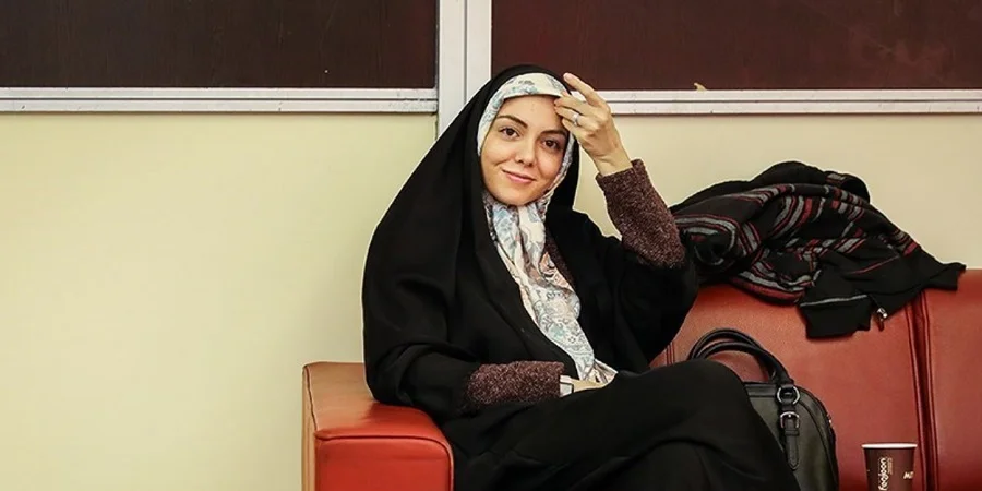 آزاده نامداری مجری