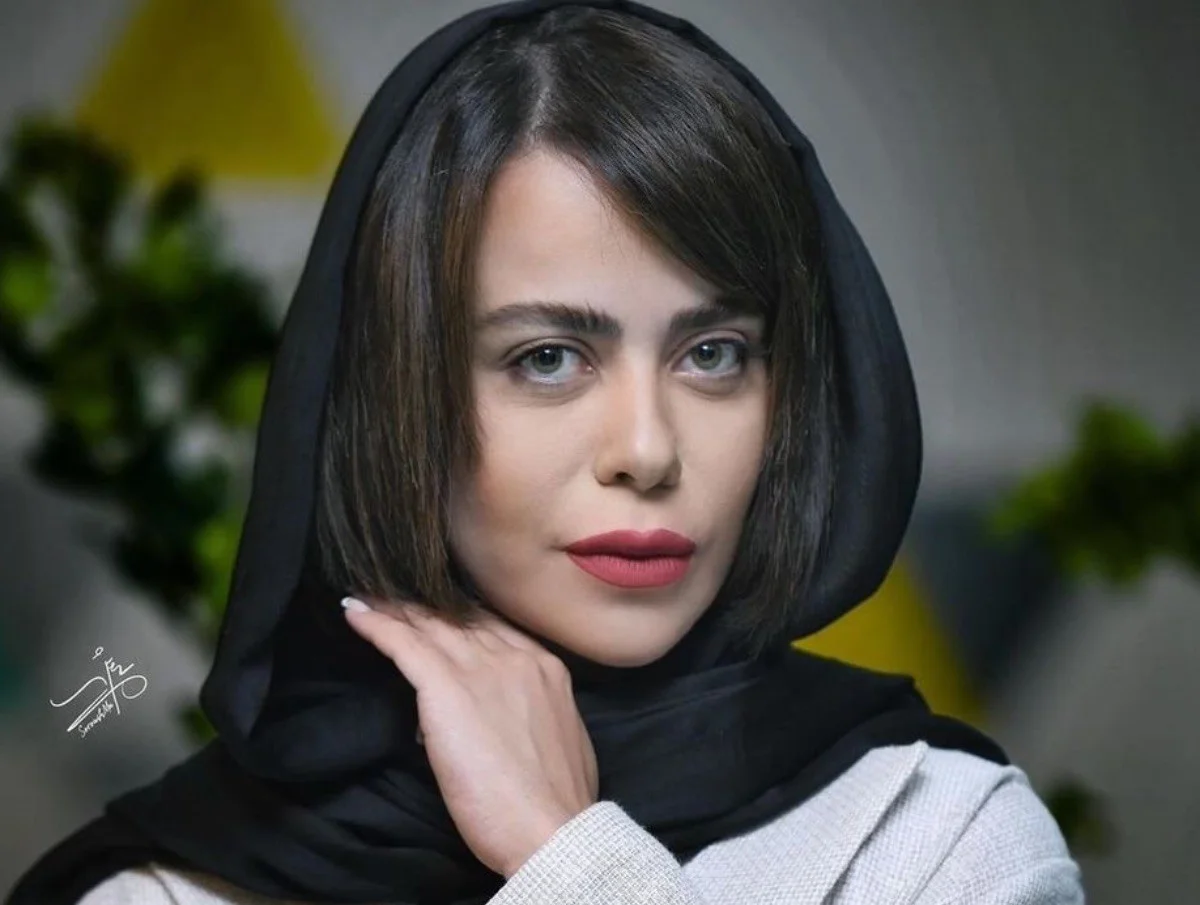 الهام اخوان مجری جدید تلویزیون با ظاهری متفاوت؛ استایل در ویژه‌برنامه رمضانی - تصویر شاخص