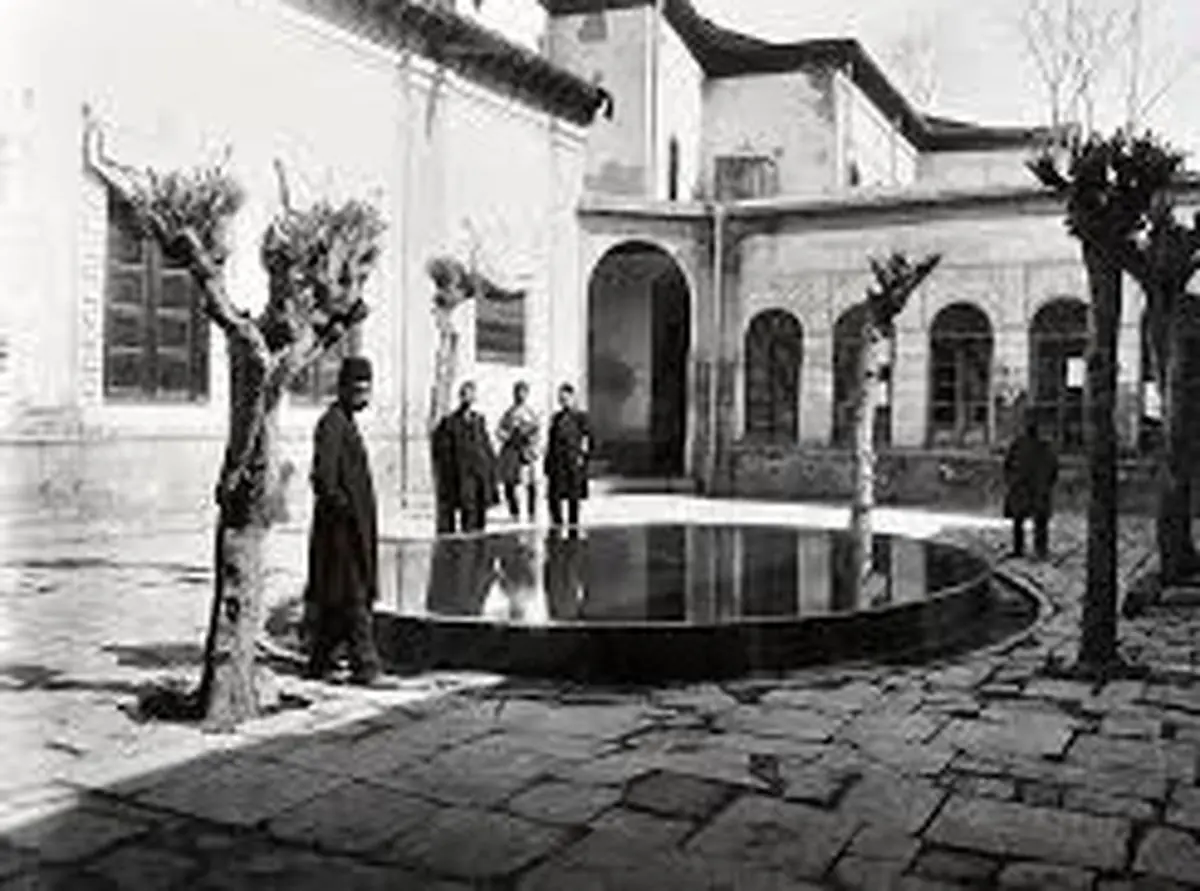 سفر به عصر قاجار| از «حرکات ورزشی در باران» تا «نمایش بندبازها» - تصویر شاخص