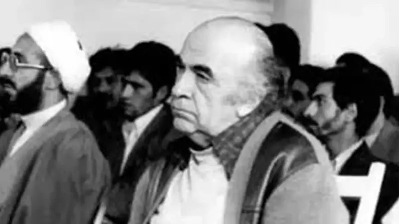 جزئیات تسلیم هویدا به نیروهای انقلابی/ «نمیخواهم قایم شوم»/ او در نخستین مصاحبه مطبوعاتی پس از بازداشت چه گفت؟