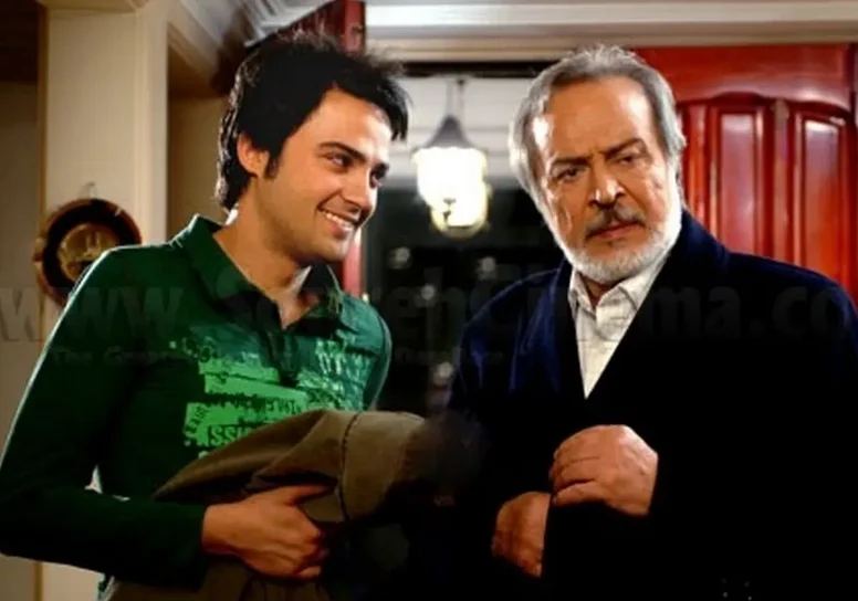 عکس| سفر به گذشته ؛ نادر از ایرج قادری در پشت‌صحنه فیلم «غلام ژاندارم» سال 50 - تصویر شاخص