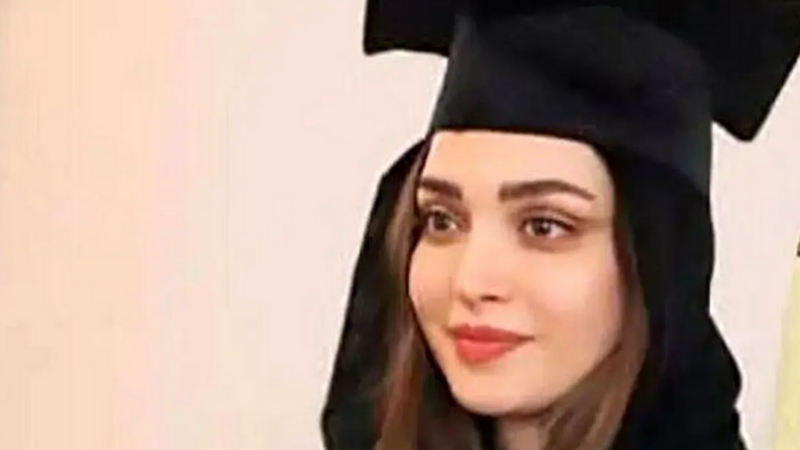 بهنوش طباطبایی در قاب خاطره؛ لحظهای ناب از کشیدن قیمه نذری در محرم ۹۸