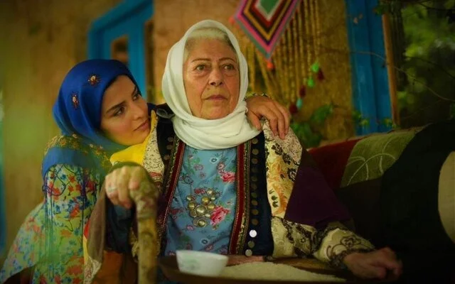 عکس| سفر در زمان ؛ نگاهی به پشت صحنه خاص سریال سوجان؛ حاج احسان و طلا در سال 1403