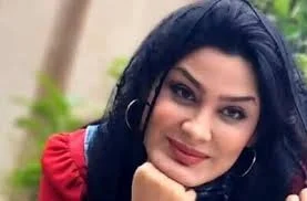 سفر زمان| ژست بامزه «طلا» در کنار حمید لولایی؛ خانم بازیگر با عینک بزرگ چقدر ناز شده
