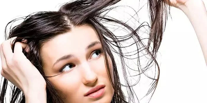 آیا میتوان موها را تربیت کرد تا چربی کمتری تولید کنند؟ رازهای شگفتانگیز کنترل چربی مو