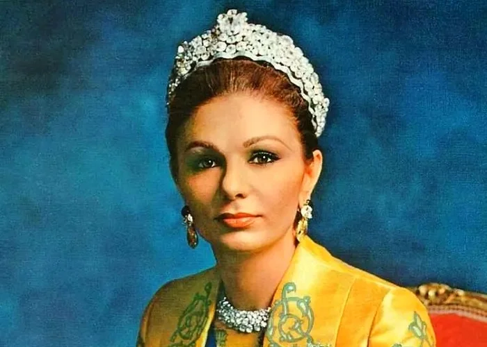 نام واقعی فرح پهلوی قبل از ازدواج فاش شد + عکس‌های نادر جوانی و خانواده‌اش - تصویر شاخص