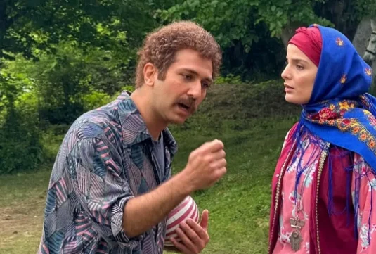 عکس| سفر در زمان؛ «قربان، طلا، سوسن و زیبا» در پشت‌صحنه سریال «سوجان» - تصویر شاخص