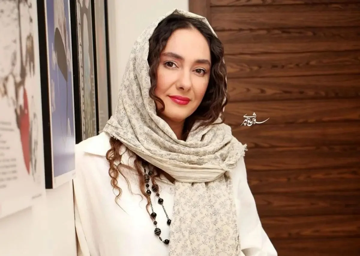 عکس| تصویری عجیب از هانیه توسلی 27 ساله در بالای تیر برق؛ تصویری نادر از سال 85 که شما را شگفت‌زده می‌کند! - تصویر شاخص