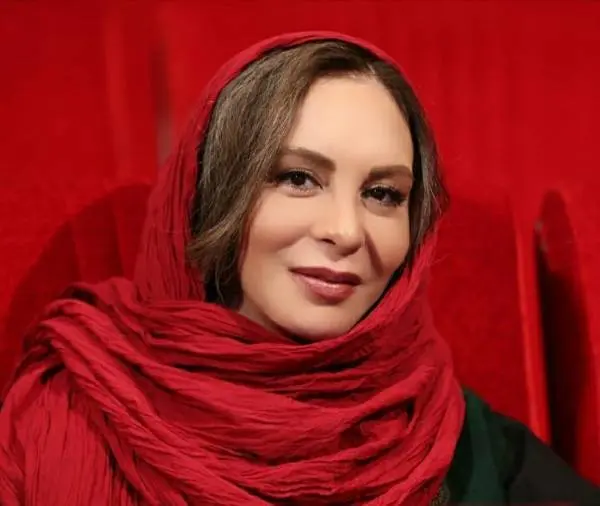 افسانه بایگان 28 ساله در کنار «رضا رویگری» - تصویر شاخص
