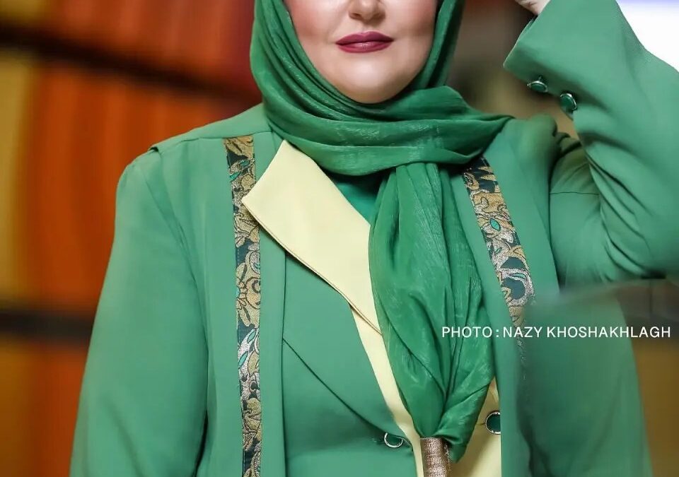 نعیمه نظام‌دوست درباره ایران نوشت: وطن یعنی ایستاده‌ایم تا ته جان