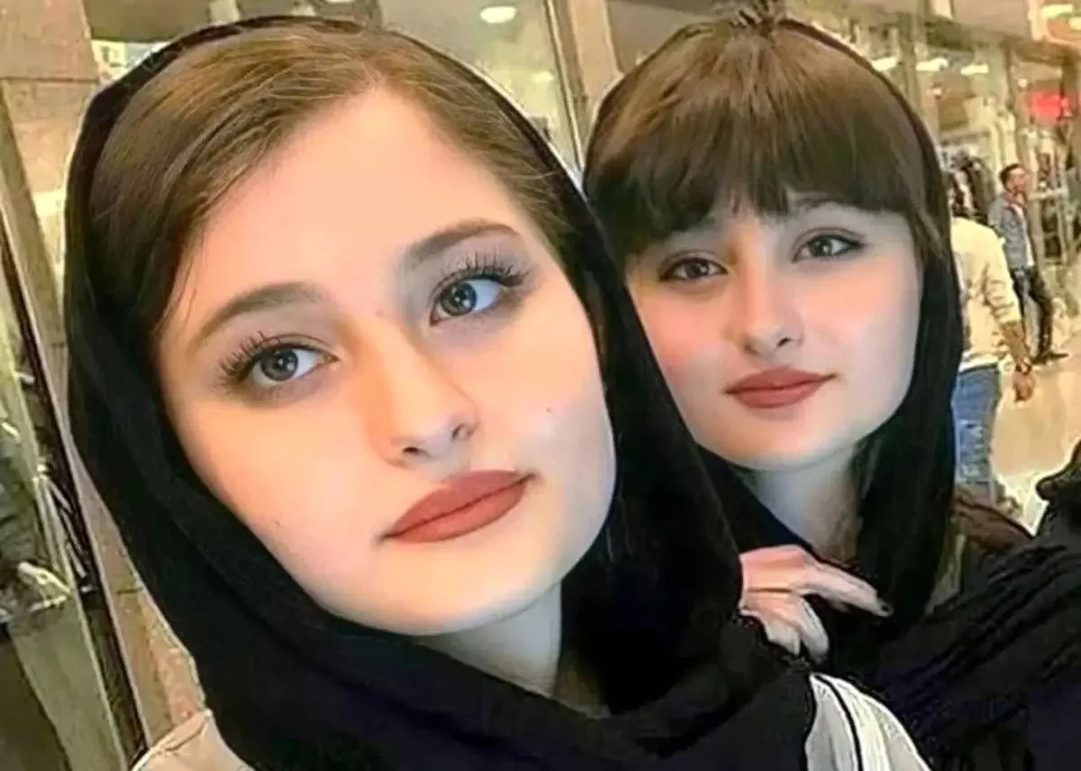 عکس| استایل جذاب و لاکچری سارا و نیکا فرقانی در ۲۱ سالگی - تصویر شاخص
