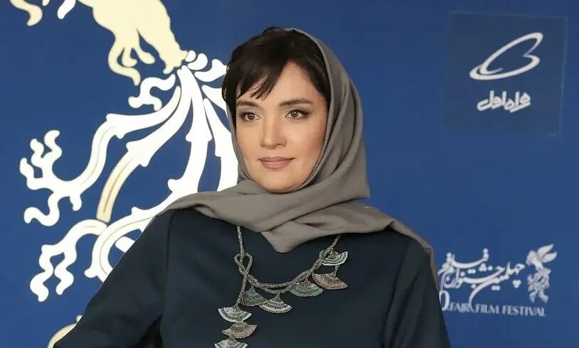 عکس| میترا حجار در خانه لاکچری و سلطنتی‌اش در حال اسفند دود کردن - تصویر شاخص