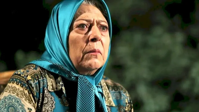 سفر در زمان| ثریا قاسمی و مادر جوانش حمیده خیرآبادی در جشن حافظ - تصویر شاخص