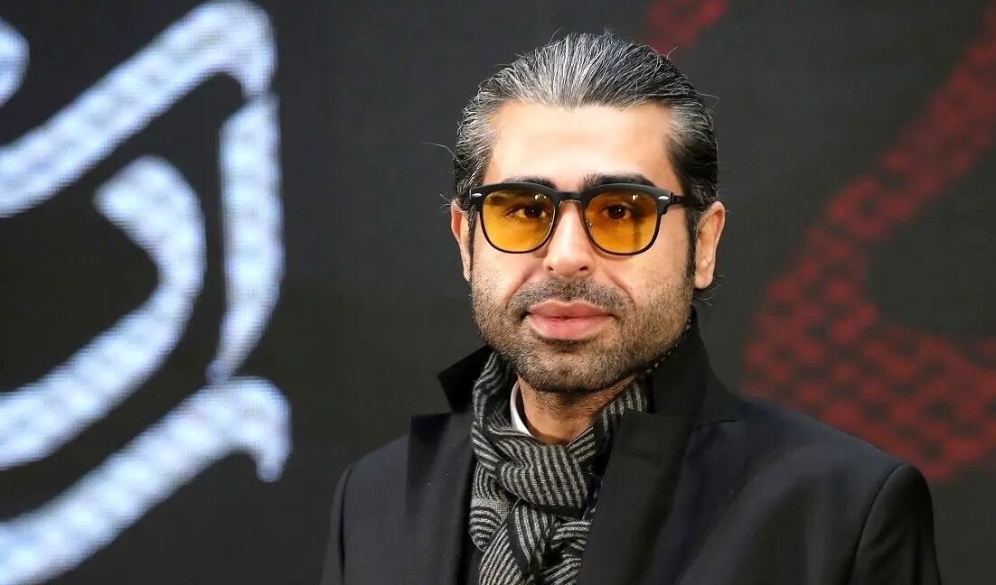 امیر نوری با تی شرت عجیب (چطو بتو گیر ندادن) کنار اکبر عبدی؛ چقدر چاق شده - تصویر شاخص