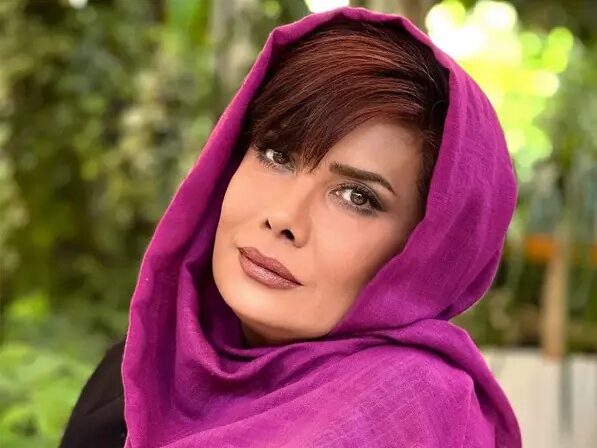 چهره جذاب عاطفه رضوی 27 ساله با چادرنماز؛ چقدر زیبا شده