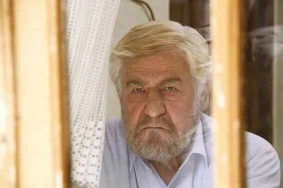سعید راد و عنایت بخشی در پشت صحنه فیلم تنگنا؛ سال 52