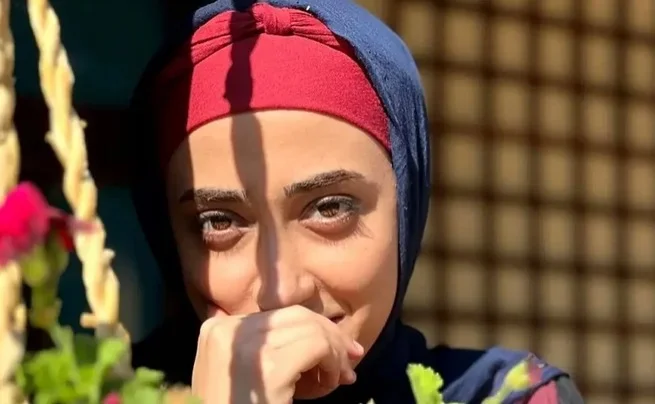 معصومه محمدپور بازیگر نقش قمر سریال سوجان با لباس هندی + عکس - تصویر شاخص