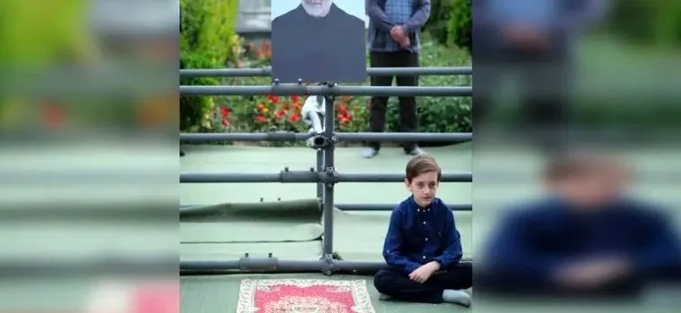 عکس| تصویری ساده و دیده نشده از داماد ، دختر و نوه رهبر انقلاب در آبمیوه فروشی