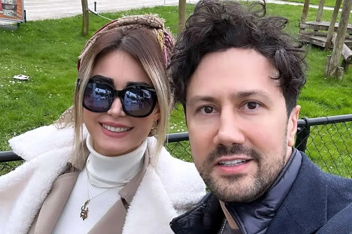 سلفی جذاب شاهرخ استخری و خواهر نقاشش؛ چقدر به هم شباهت دارند - تصویر شاخص