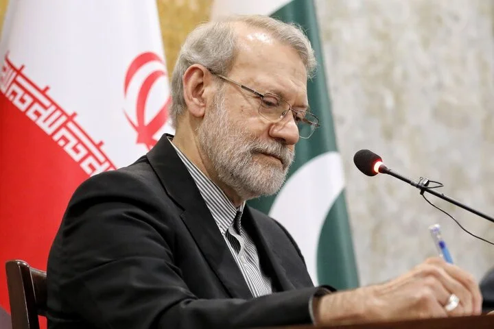 عکس| دستنوشته علی لاریجانی در آستانه مراسم تشییع سلحشوران نیروی دریایی