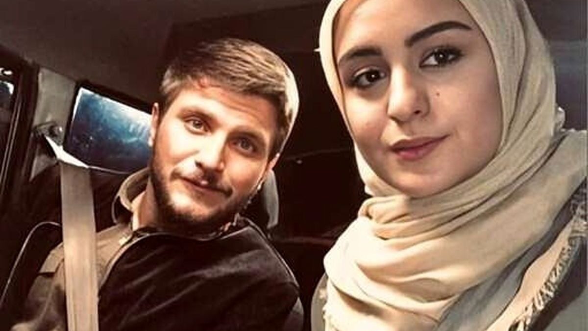 دارا حیایی در سلفی جذاب با بازیگران سریال یزدان؛ پشت صحنه زیبا از فیلم