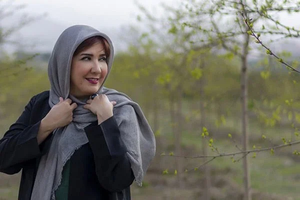 چهره بامزه افسانه سریال لیسانسه ها در دوران کودکی؛ دهه 50 - تصویر شاخص