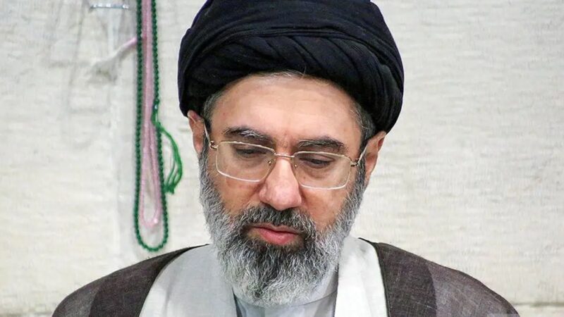 عکس| سفر در زمان؛ سیدمجتبی خامنه ای در دوران نوجوانی در جبهه