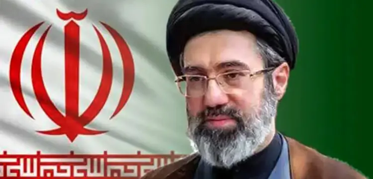 عکس های خانوادگی مجتبی خامنه ای پر از ساده زیستی و وقار در کنار همسر شهید و فرزندانش - تصویر شاخص