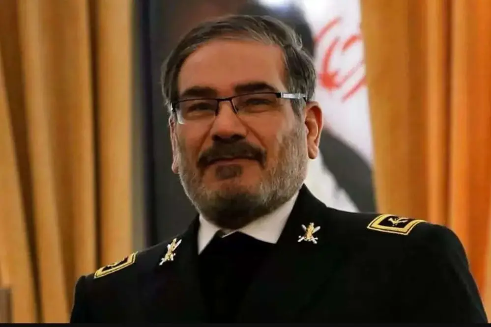 عکس| سفر در زمان؛ تصویری از «سردار سلیمانی و علی شمخانی» در اوج جوانی / دهۀ 60 - تصویر شاخص