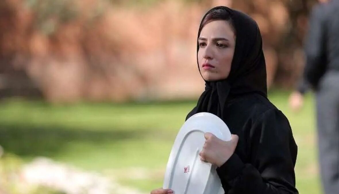 گلاره عباسی: مرا آویزان کنید هم به وطن خیانت نمیکنم