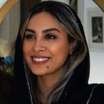 حدیثه تهرانی با رز سفید در میان شعر و استایل