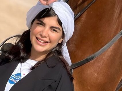 راضیه دهقان با استایل سفید عجیب و غریب؛ نازار نون خ همه را متعجب کرد - تصویر شاخص