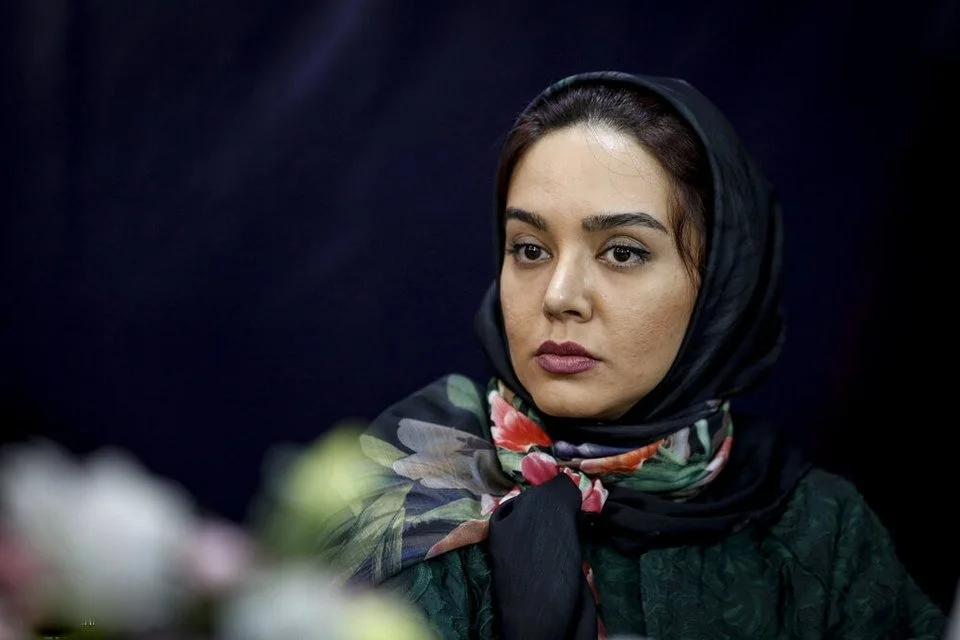 استایل متفاوت ندا قاسمی در جلسه دفاع از پایان نامه دکتری‌اش؛ چقدر بامزه شده - تصویر شاخص