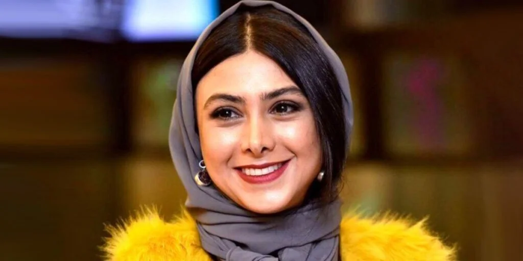 آزاده صمدی با چهره بدون آرایش در 32 سالگی و در اولین فیلم اش؛ سال 89 - تصویر شاخص