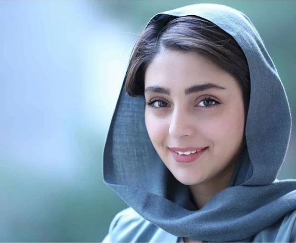 چهره نچرال و بدون عمل هستی مهدوی فر را دیدهاید؟ / خانم بازیگر در 19 سالگی